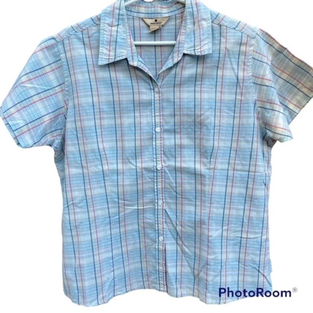 Woolrich button down blouse in good condition. Size L